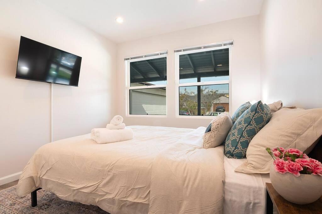 Beautiful 3 Bed 1 Bath Designer Home + Hot Tub Los Angeles Bagian luar foto