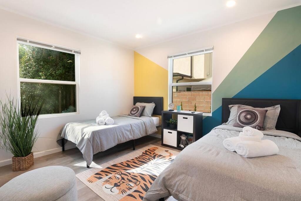 Beautiful 3 Bed 1 Bath Designer Home + Hot Tub Los Angeles Bagian luar foto