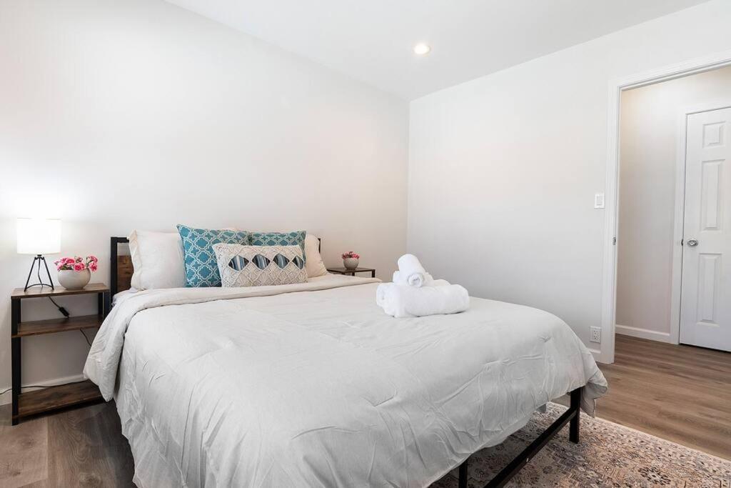 Beautiful 3 Bed 1 Bath Designer Home + Hot Tub Los Angeles Bagian luar foto