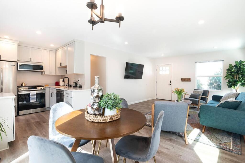 Beautiful 3 Bed 1 Bath Designer Home + Hot Tub Los Angeles Bagian luar foto
