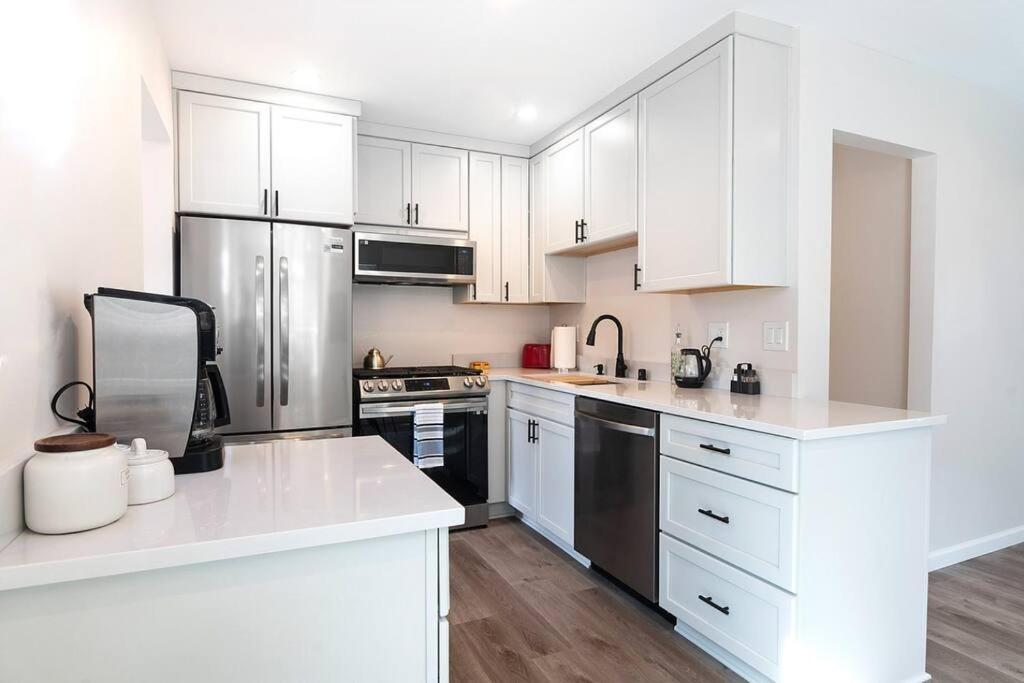 Beautiful 3 Bed 1 Bath Designer Home + Hot Tub Los Angeles Bagian luar foto