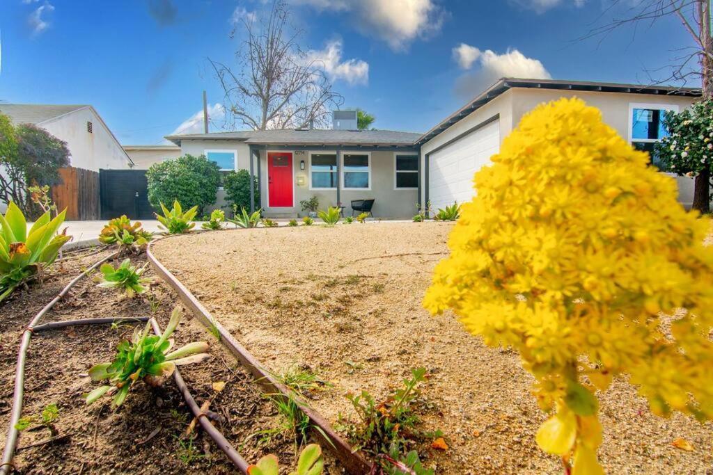 Beautiful 3 Bed 1 Bath Designer Home + Hot Tub Los Angeles Bagian luar foto